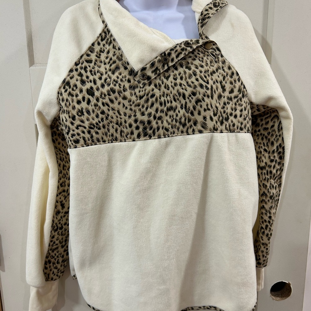 Sweater - Picture 1 of 2
